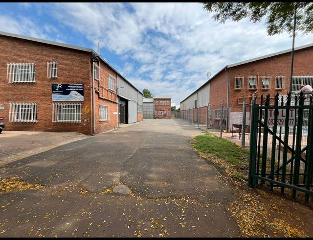 1,100M² WAREHOUSE FOR SALE IN NEW ERA